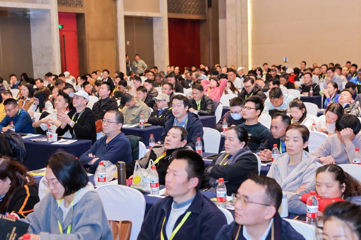 EagleTrader武汉签约大会完美收官!500+交易员共鉴历史性时刻! EagleTrader武汉签约大会完美收官!500+交易员共鉴历史性时刻!